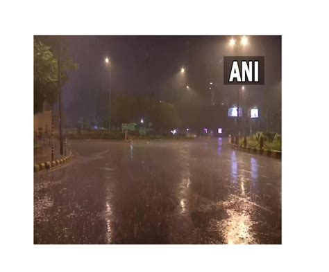 Delhi Weather Updates Rains Strong Winds Return In Ncr Aqi Slips To