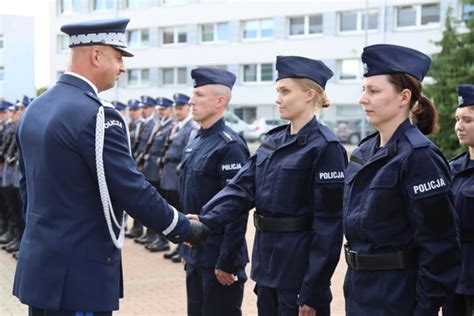 Nowi policjanci w komendach w Bydgoszczy i regionie Złożyli już