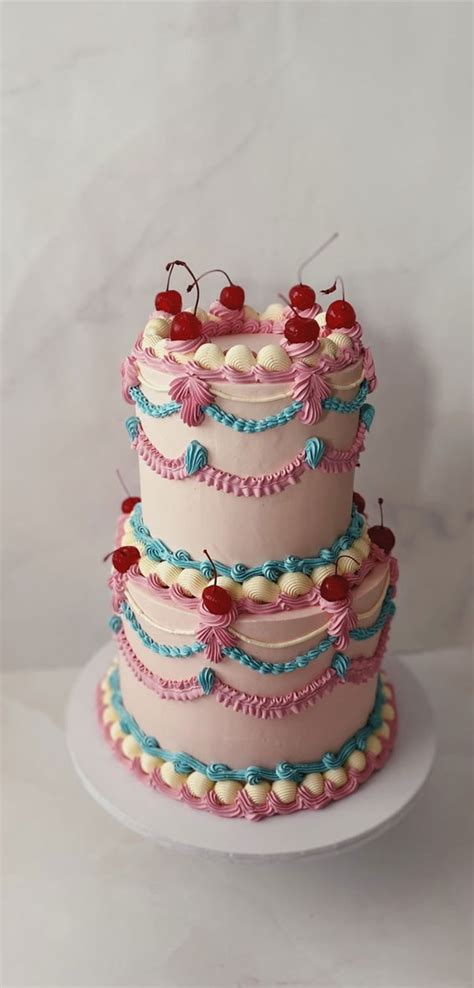 Vintage Inspired Lambeth Cakes That Re So Trendy Blue And Pink