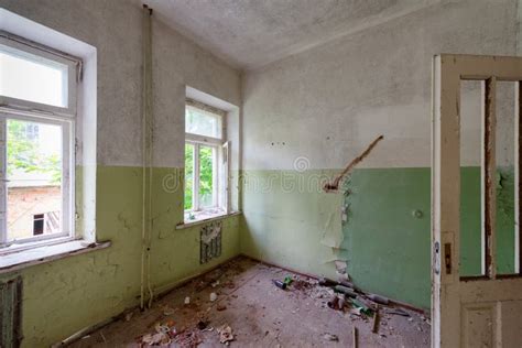 Abandoned House Renovation Project Stock Image - Image of catastrophe, homestead: 107527255