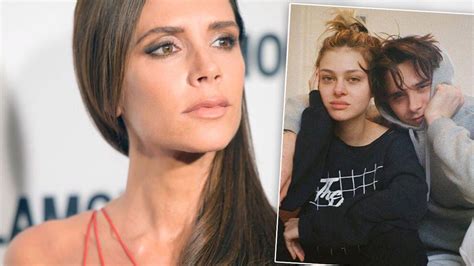 Victoria Beckham pokazała rodzinną fotografię Jest i Nicola Peltz To