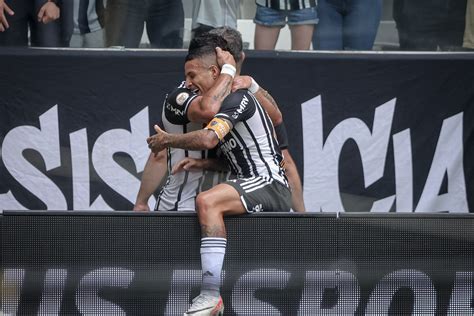 Atlético MG faz o jogo do ano na Arena MRV amassa o Grêmio e segue