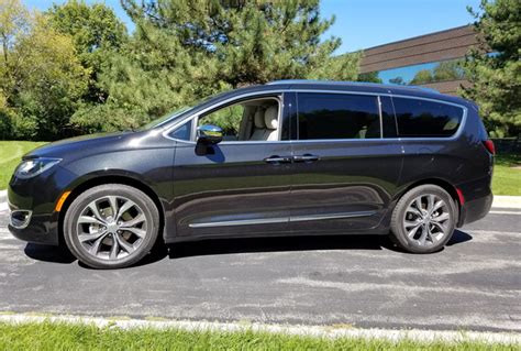 Chrysler Pacifica Photos and Specs. Photo: Chrysler Pacifica exterior ...