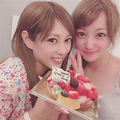 葵ゆりかさんのインスタグラム写真 葵ゆりかinstagram 「大好きなあやちょる ️ 結婚おめでとう！！ Happyすぎるjuly 1st♡ 結婚 入籍 おめでとう 令和婚