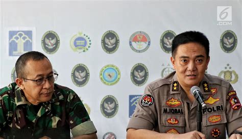 Foto Tni Dan Polri Jelaskan Perkembangan Kerusuhan Mei Foto