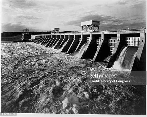 Pickwick Landing Dam Photos and Premium High Res Pictures - Getty Images