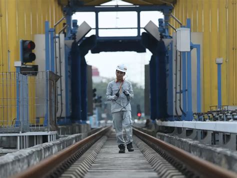 Melihat Perawatan Jalur Kereta Lrt Jakarta