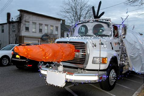 'Frozen'-Inspired Olaf Fire Truck Rides in Parade of Lights – Dan’s Papers