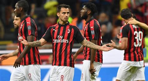 Il Milan Soffre Ma Batte Il Bologna 2 1 E Aggancia La Roma