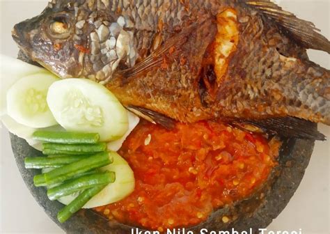 Nasi Lalapan Ikan Nila Goreng Nasi Liwet Ikan Nila Goreng Dan Bakwan