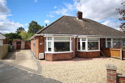 Earl Avenue New Waltham 2 Bed Semi Detached Bungalow For Sale £189 950