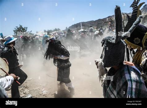 Los Fariseos De La Tribu Yaqui Realizan Un Ritual De Quema De M Scaras