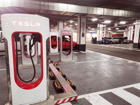 Súper Cargadores De Tesla En Vigo El Cc Gran Vía Abre La Nueva Estación