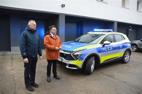 Nowy radiowóz dla policjantów z Komisariatu Policji w Krajence Złotów