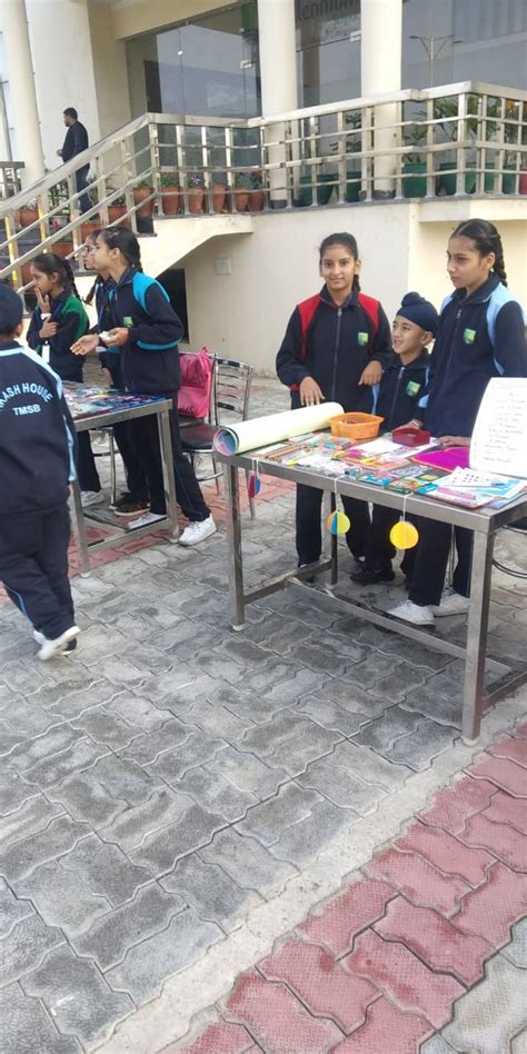 Grade Vi Students Set Up Stalls To Sell Stationery Items During Ptm