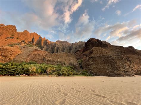 hiking  kalalau trail   guide    views