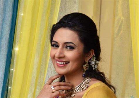 Divyanka Tripathi Wiki Height Weight Age Affairs Biography