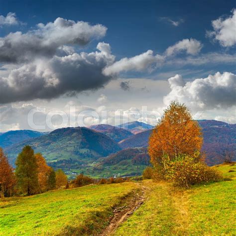 Bunte Herbstlandschaft In Den Bergen Stock Bild Colourbox