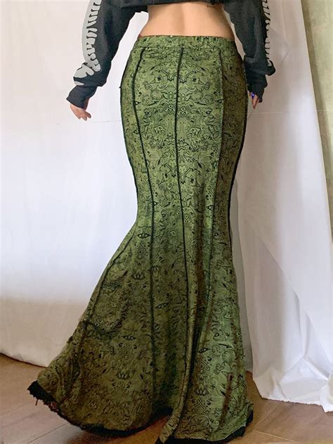 Elegant Green Trumpet Long Skirt With Graphic Print And Lace Trim Y K