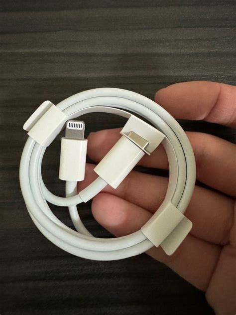 Apple 原廠 Usb C 對 Lightning 連接線 手機及配件 電子周邊配件及產品 充電器及電線在旋轉拍賣