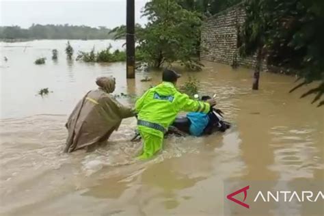 Bpbd Bangkalan Data Kerugian Banjir Tahun Baru 2023 Antara News