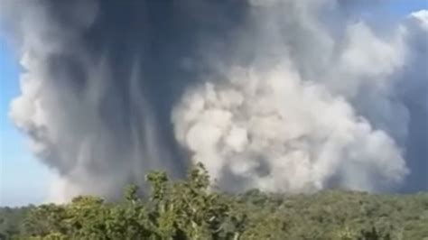 VidÉo Éruption D’un Volcan En Indonésie D’impressionnantes Projections De Cendres