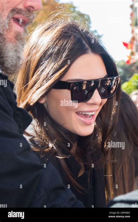 Kendall Jenner Hailey Baldwin Et Kris Jenner Sortent De Leur Hotel