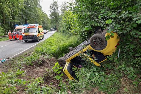 Auto Berschl Gt Sich Schutzengel Bei Schwerem Unfall Auf B Bei