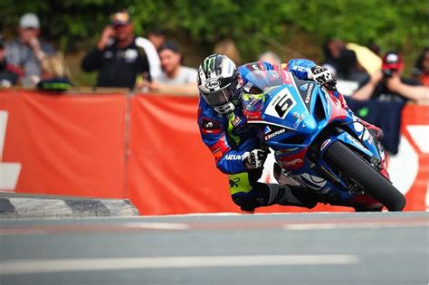 Dunlop And 2017 Bennetts Suzuki Gsx R1000 Take 1st Tt Win Suzuki Indonesia