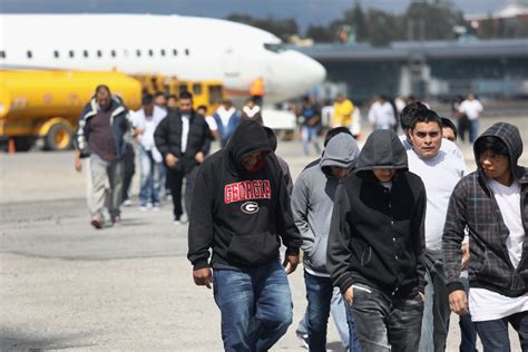 Juez De Texas Bloquea Las Prioridades De Deportación Del Gobierno Biden