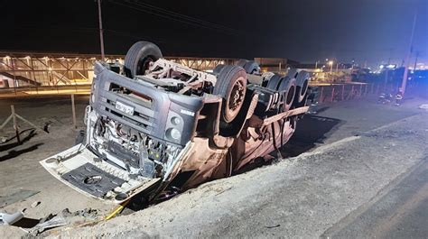 Volcamiento De Camión Dejó Dos Lesionados La Madrugada De Este Sábado En La Ruta 5 De Antofagasta