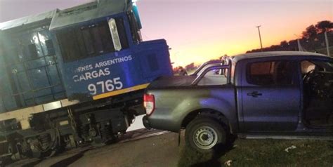 Camioneta Chocó Contra Un Tren En Cayastacito Una Mujer Lesionada El