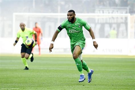 Mercato Harold Moukoudi va quitter l AS Saint Etienne pour la Grèce