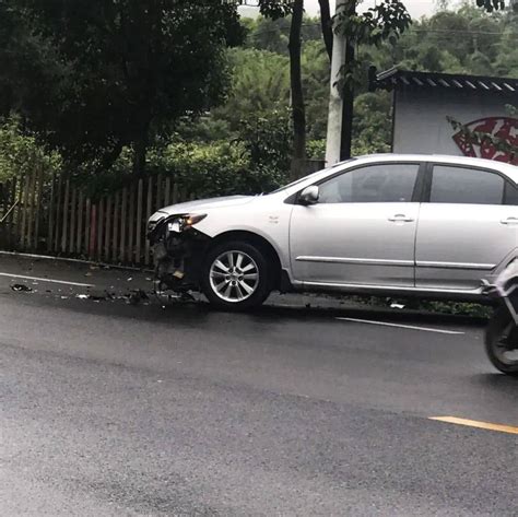 雨天路滑，揭西龙潭发生一起交通事故，车头都给撞变形了 留言 乡镇 西河