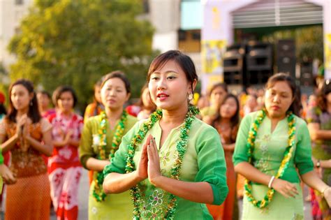 Get to know Myanmar through its traditional festivals