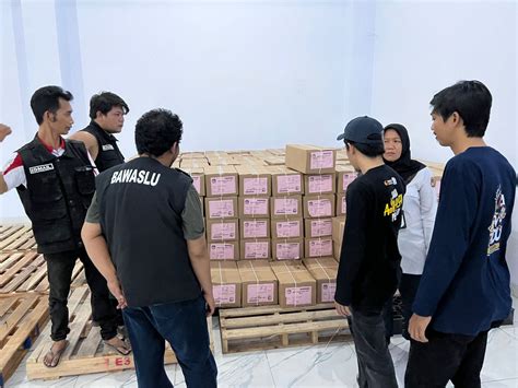 Logistik Surat Suara Pemilu Tiba Di Wajo Bawaslu Lakukan Pengawasan