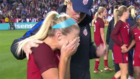 USWNT Star Julie Ertz S Epic Reaction To Husband Zach Reaching SB YouTube