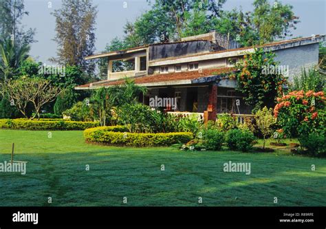 farmhouse bungalow garden lawn panvel mumbai bombay maharashtra india PR#787 Stock Photo - Alamy