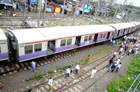 Three Commuters Hurt As Mumbai Local Derails