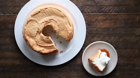 Light And Fluffy Angel Food Cake Recipe