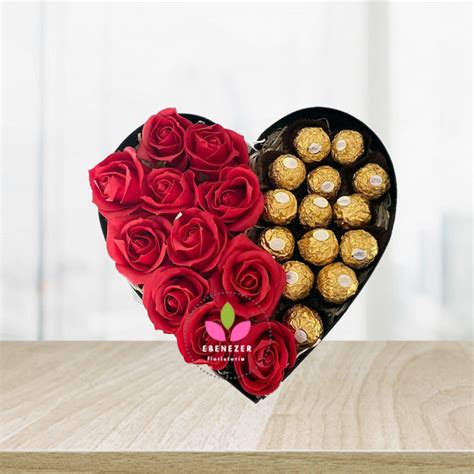 Descubrir Imagen Corazon Con Flores Y Chocolates Viaterra Mx