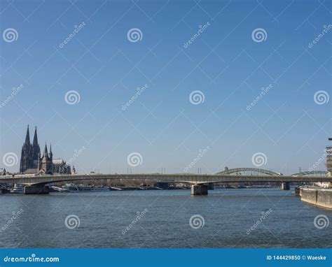 Flusskreuzfahrt Auf Dem Rhein Stockfoto Bild Von Kirche Aufsatz