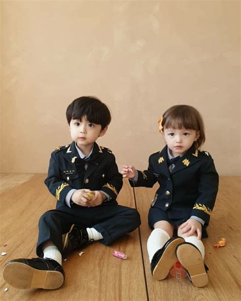 Pin On Lee Ro Woon Twin Outfits Cute Curly Hairstyles Cute Babies