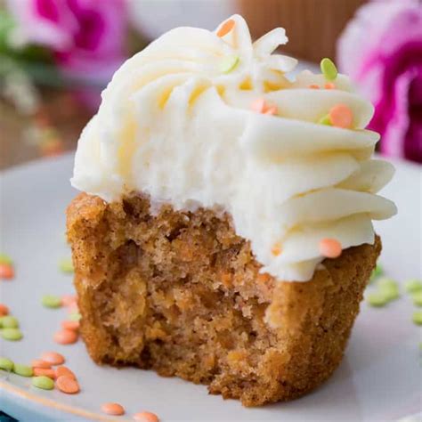 Carrot Cake Cupcakes - Sugar Spun Run