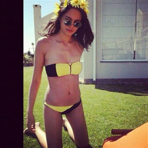 7 Hot Sexy Courtney Eaton Bikini Pics