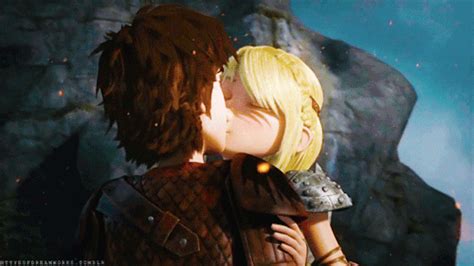 Hiccstrid Kiss How Train Your Dragon How To Train Your Dragon Hiccup And Astrid