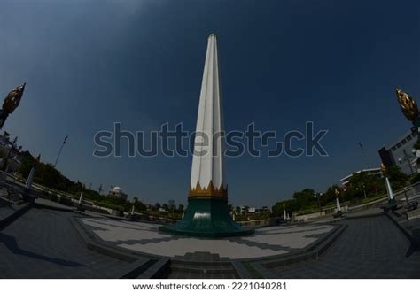 Tugu Pahlawan Built By Surabaya City Stock Photo 2221040281 | Shutterstock