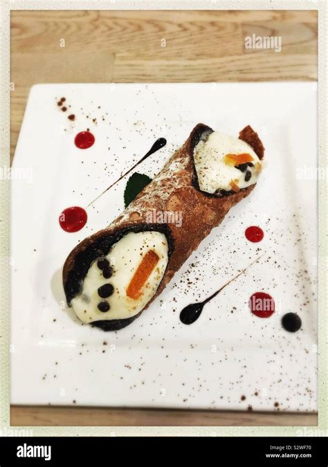 Italian cannoli, a classic Italian pastry Stock Photo - Alamy