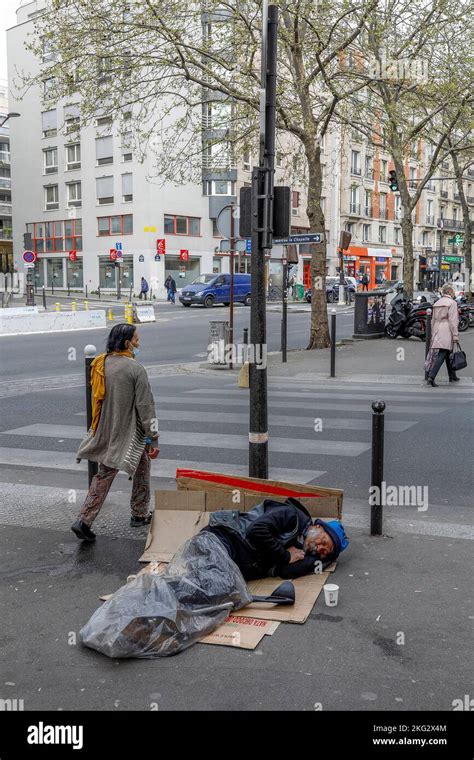 Homeless Man Sleeping On A Sidewalk In Paris France Stock Photo Alamy