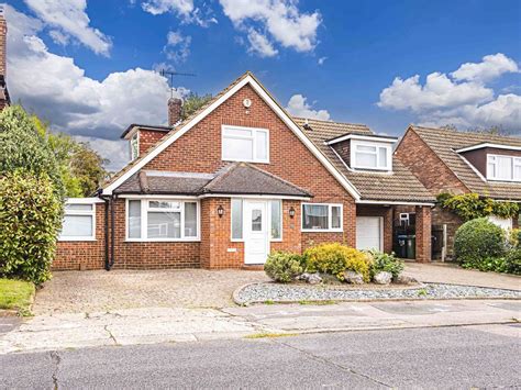 4 Bed Detached House For Sale In St Anthonys Avenue Hemel Hempstead